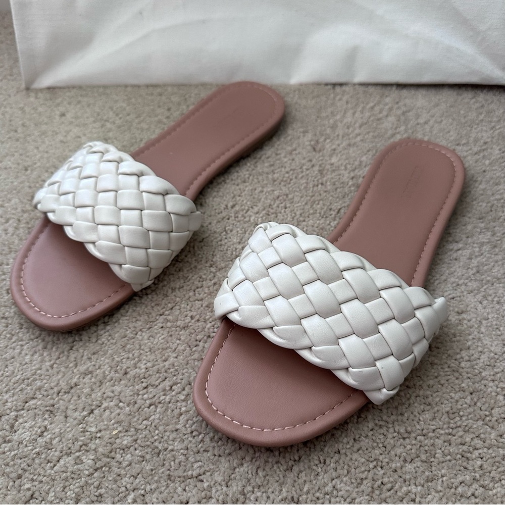 Old Navy White Woven Slide Sandals‎